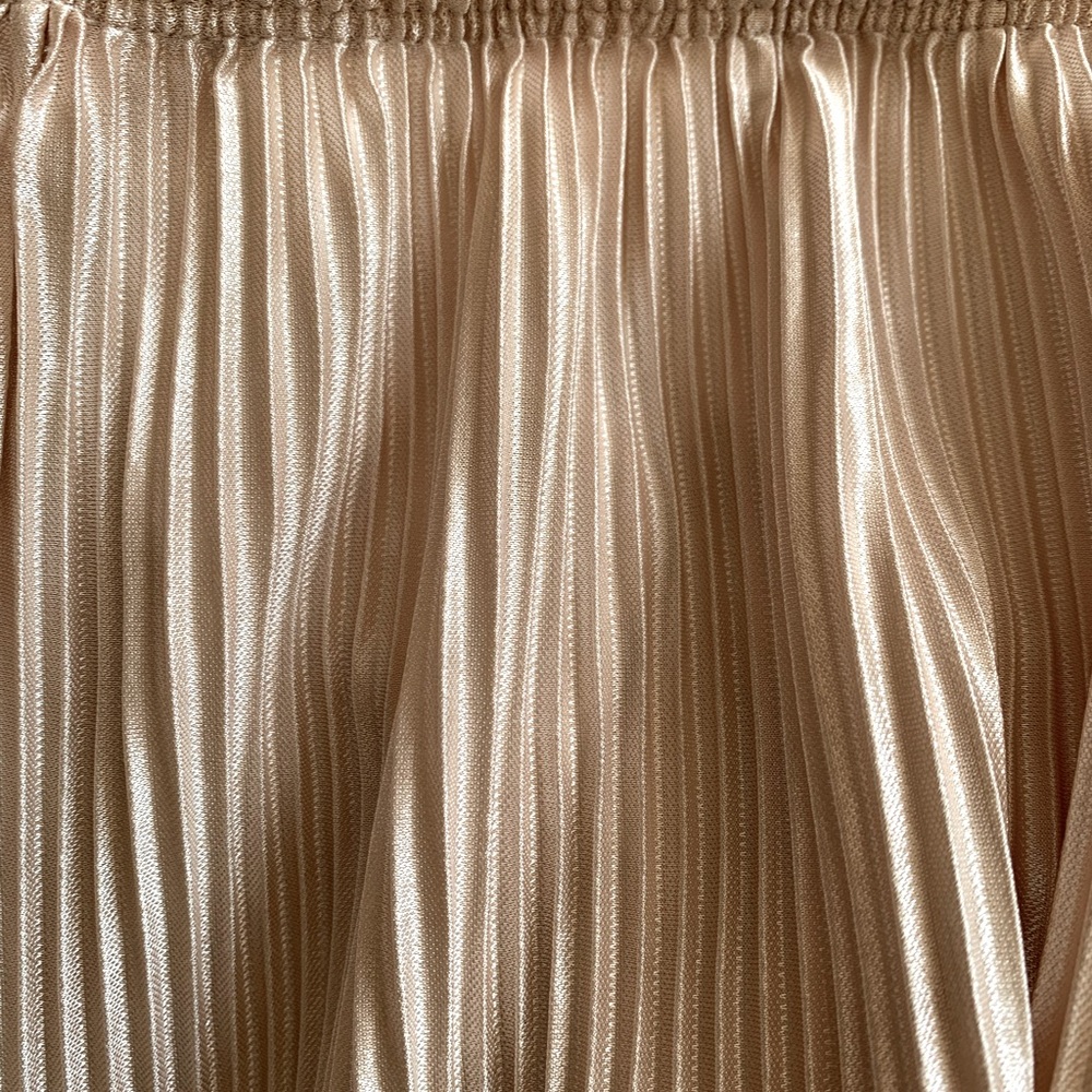 Forgotten Grace satiny pleated Palazzo pants, size large - Picture 4 of 9
